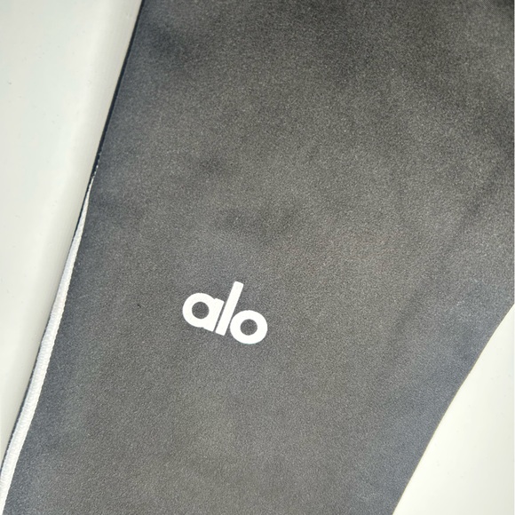 ALO Yoga Black and White Sports Set - Picture 3 of 5